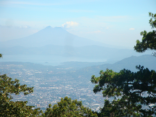 600 Сан-Сальвадор - город у подножья вулкана