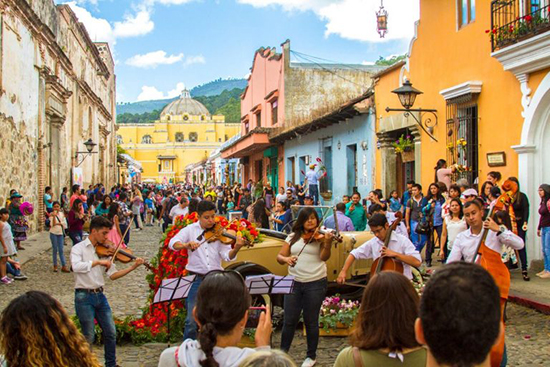 01 550 Conoce-el-inspirador-Festival-de-las-Flores-de-Antigua-Guatemala